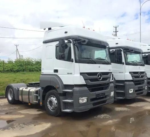 Седельный тягач Mercedes-Benz Axor 1840 LS белого цвета